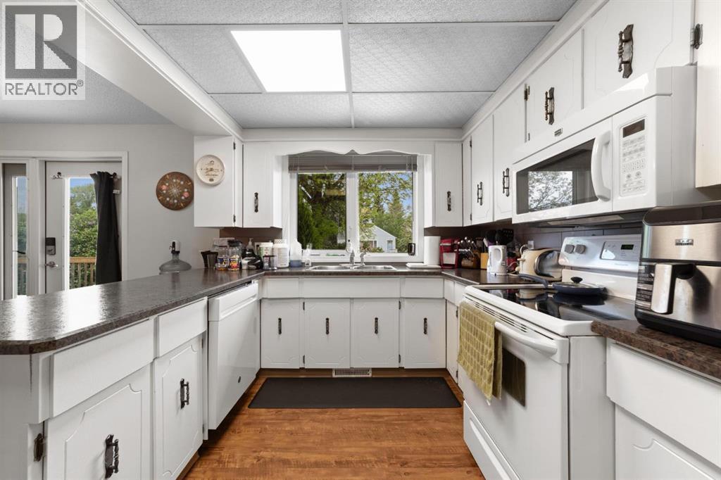 7 2 Avenue - photo 4