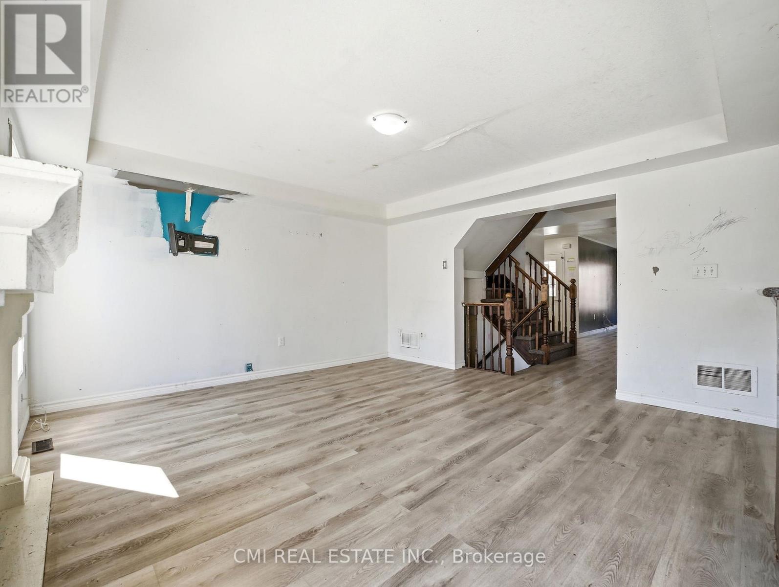155 FLETCHER CIRCLE - 32
