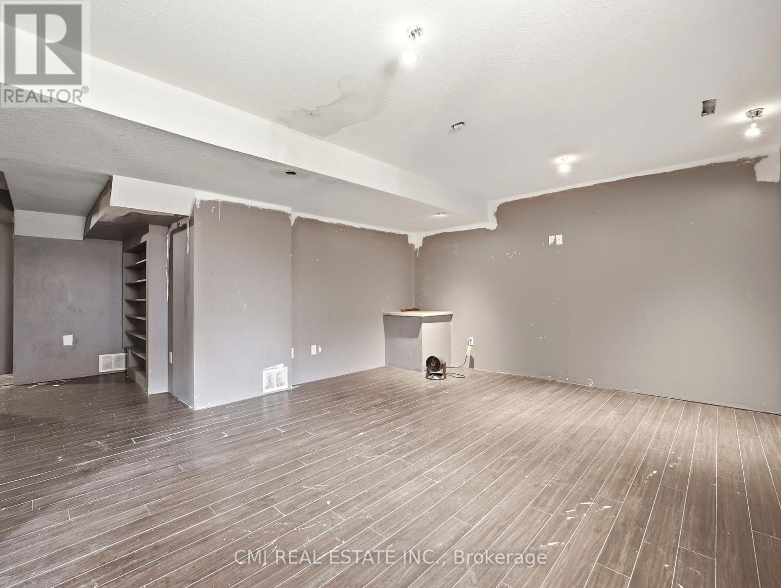 155 FLETCHER CIRCLE - 36