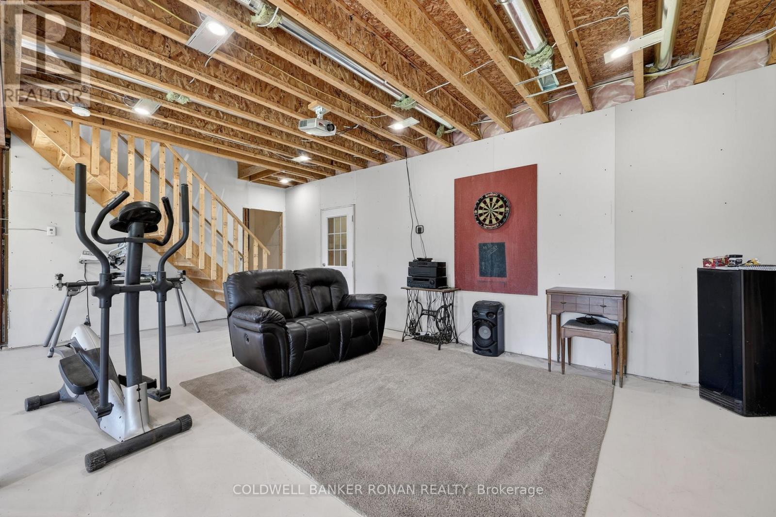 3 LAELA CRESCENT - 27