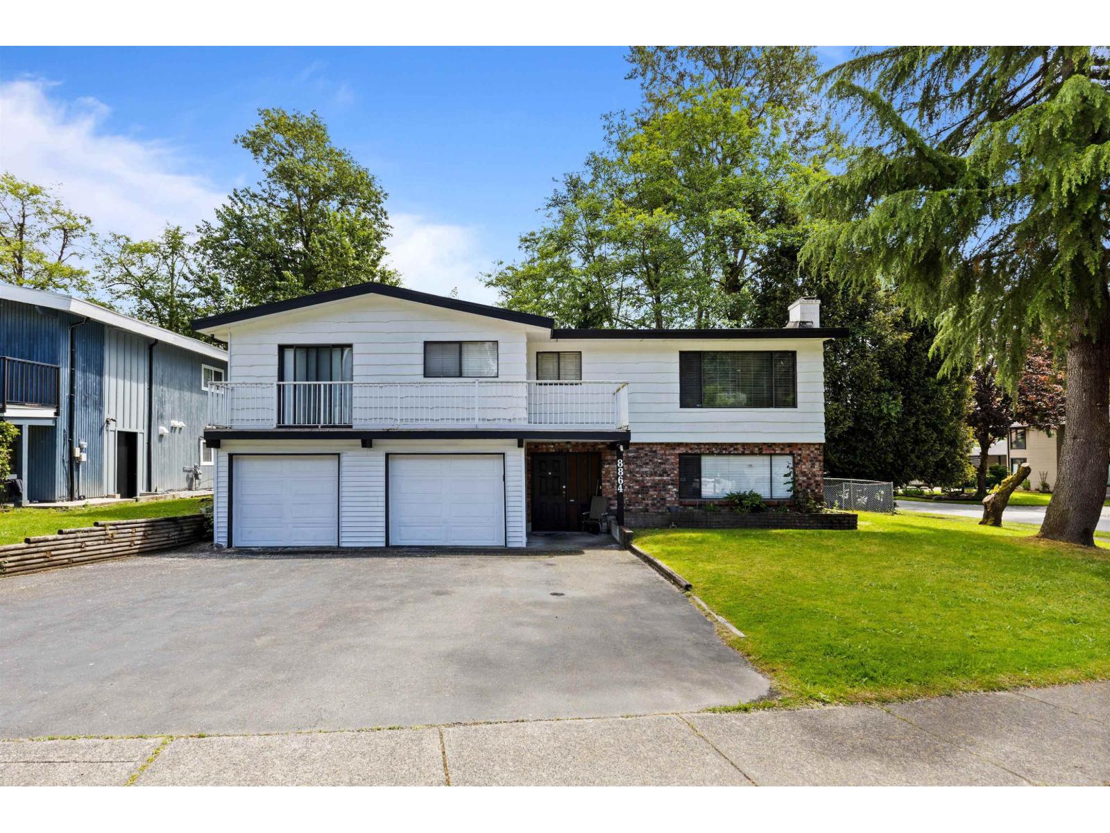 8864 URSUS CRESCENT