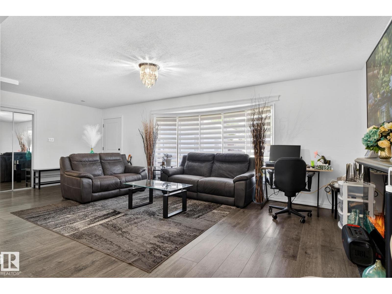 8807 24 AV NW - 10