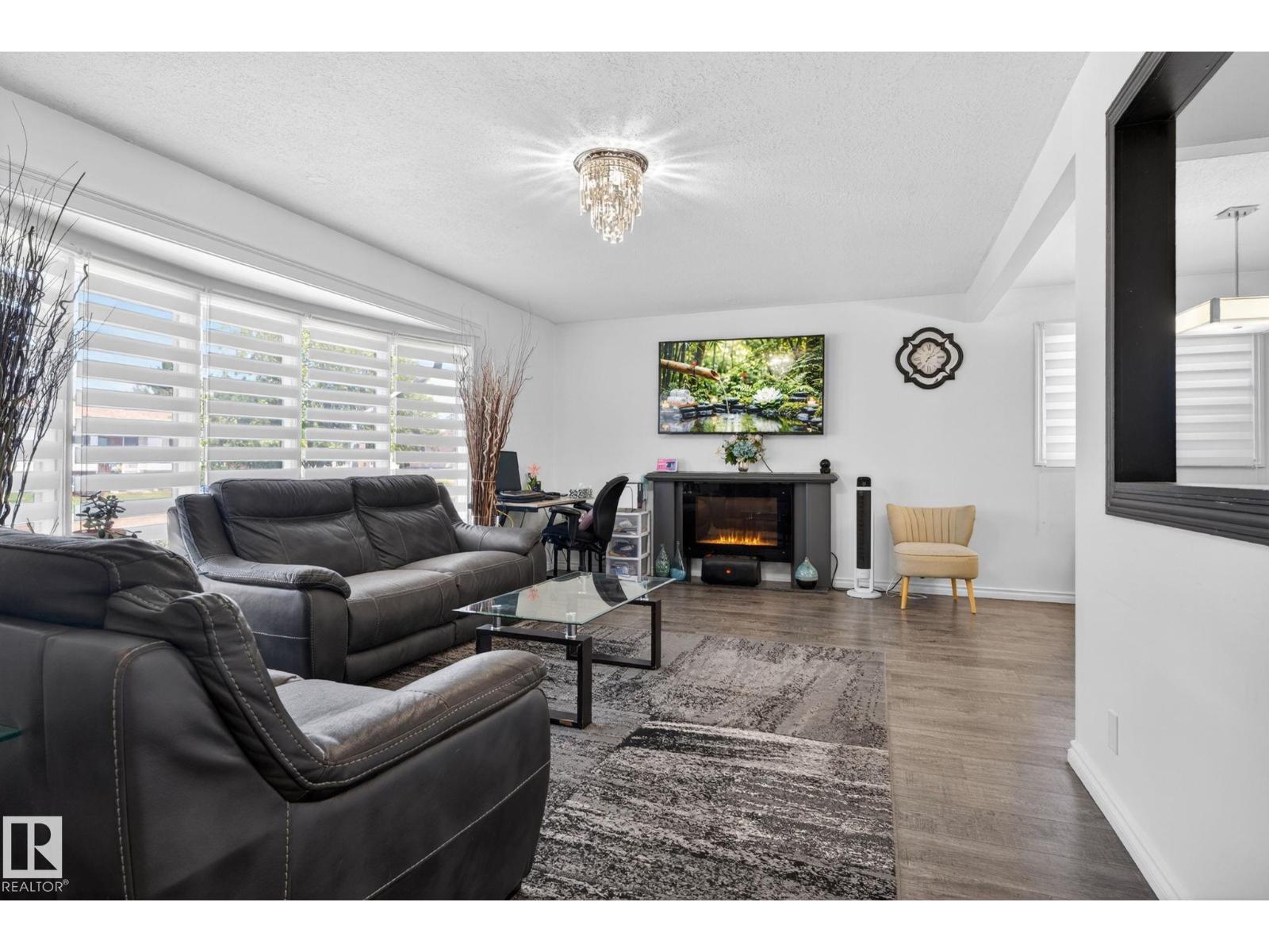 8807 24 AV NW - 11