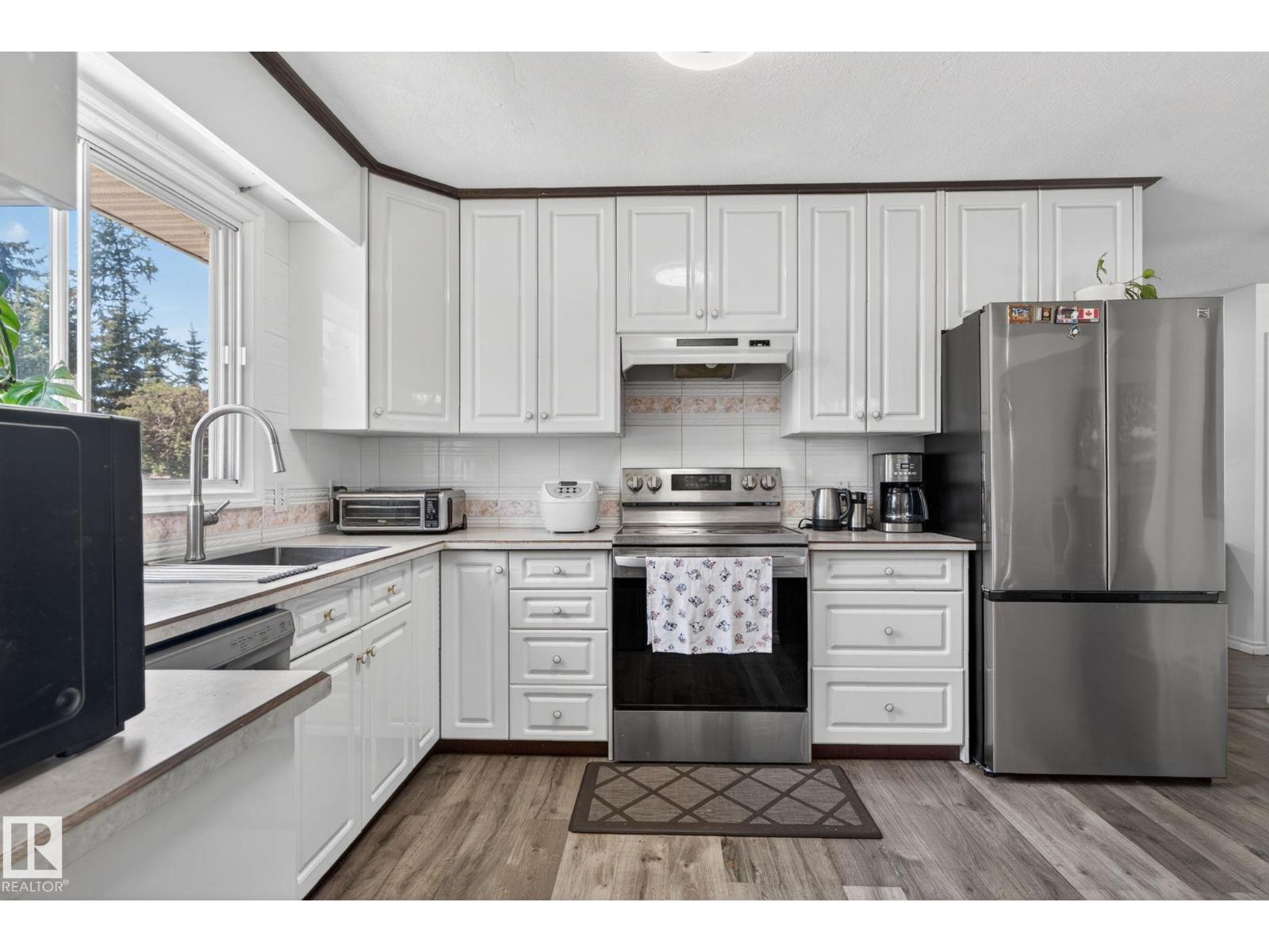 8807 24 AV NW - 14