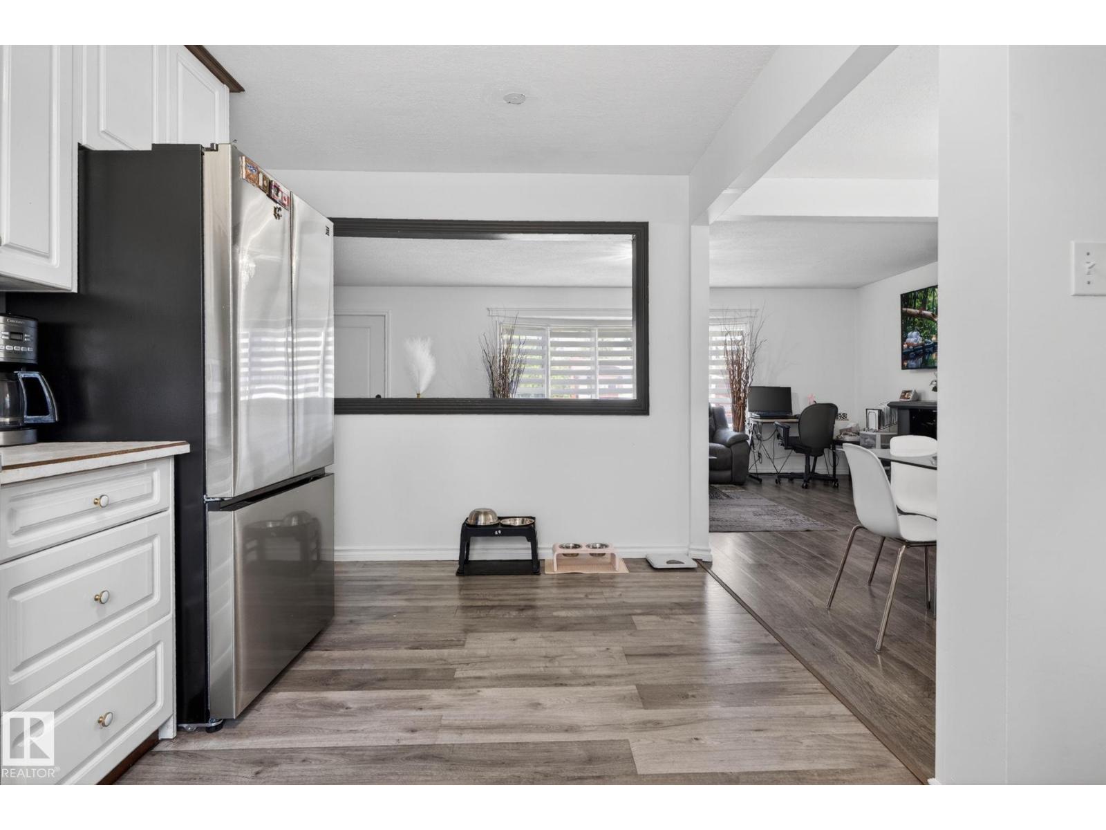 8807 24 AV NW - 15