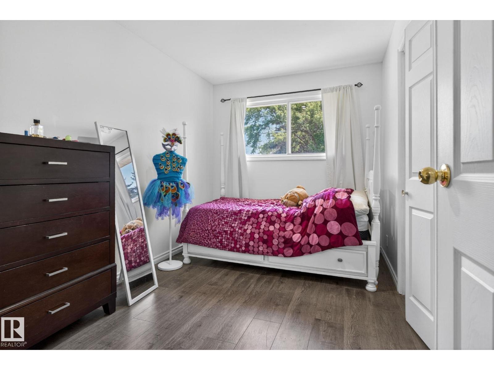 8807 24 AV NW - 16