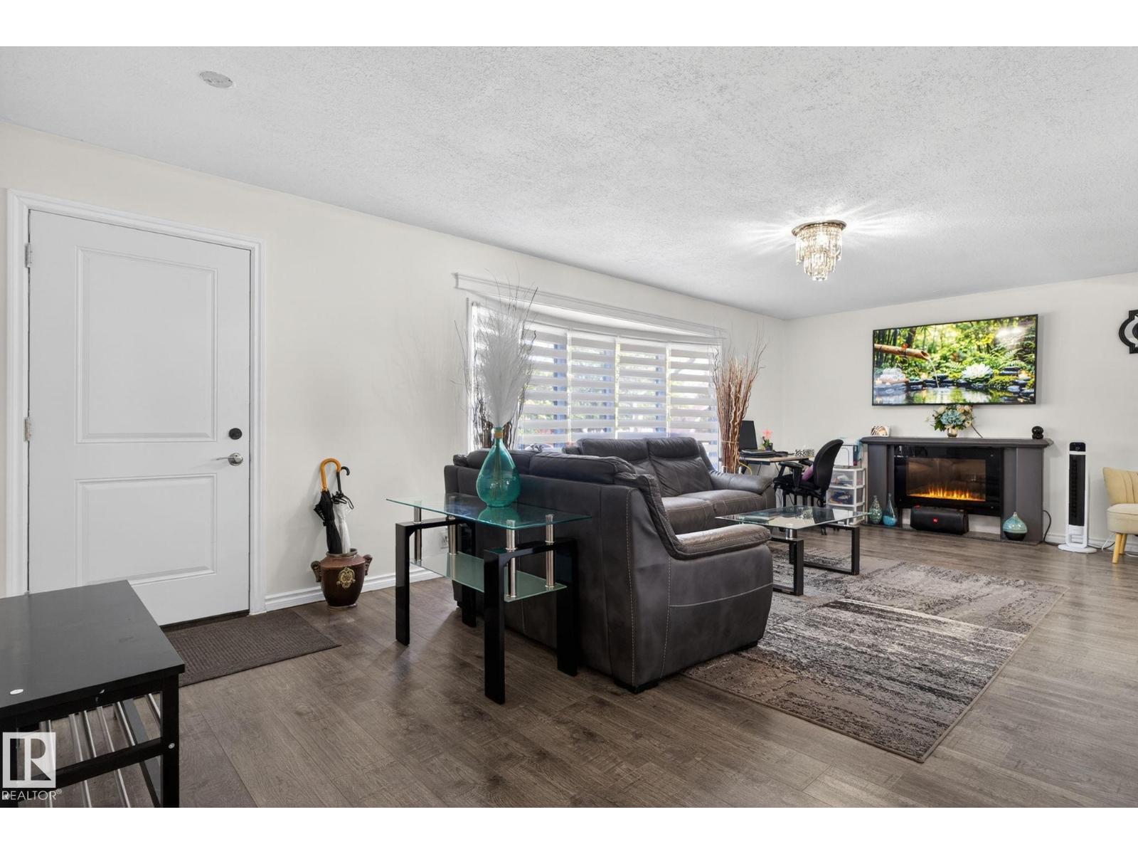 8807 24 AV NW - 9