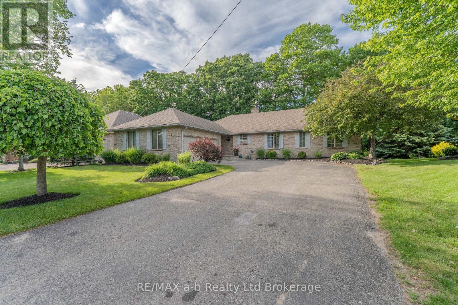 34 LORRAINE AVENUE - 1