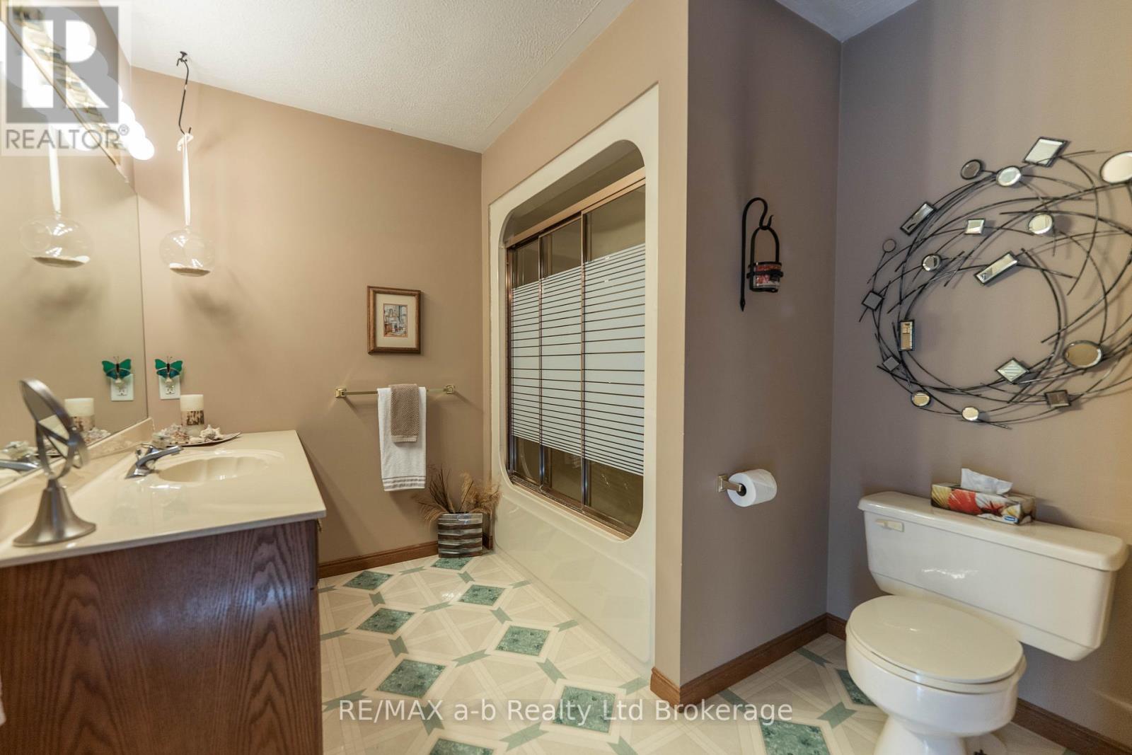 34 LORRAINE AVENUE - 23