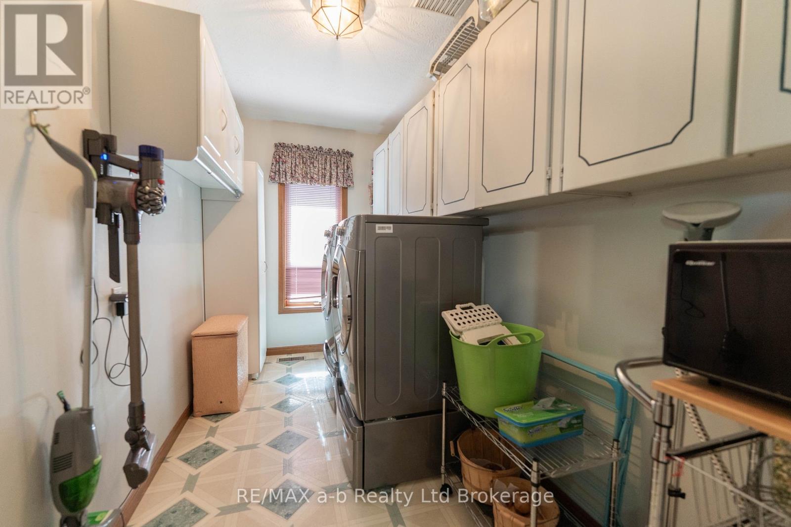 34 LORRAINE AVENUE - 24