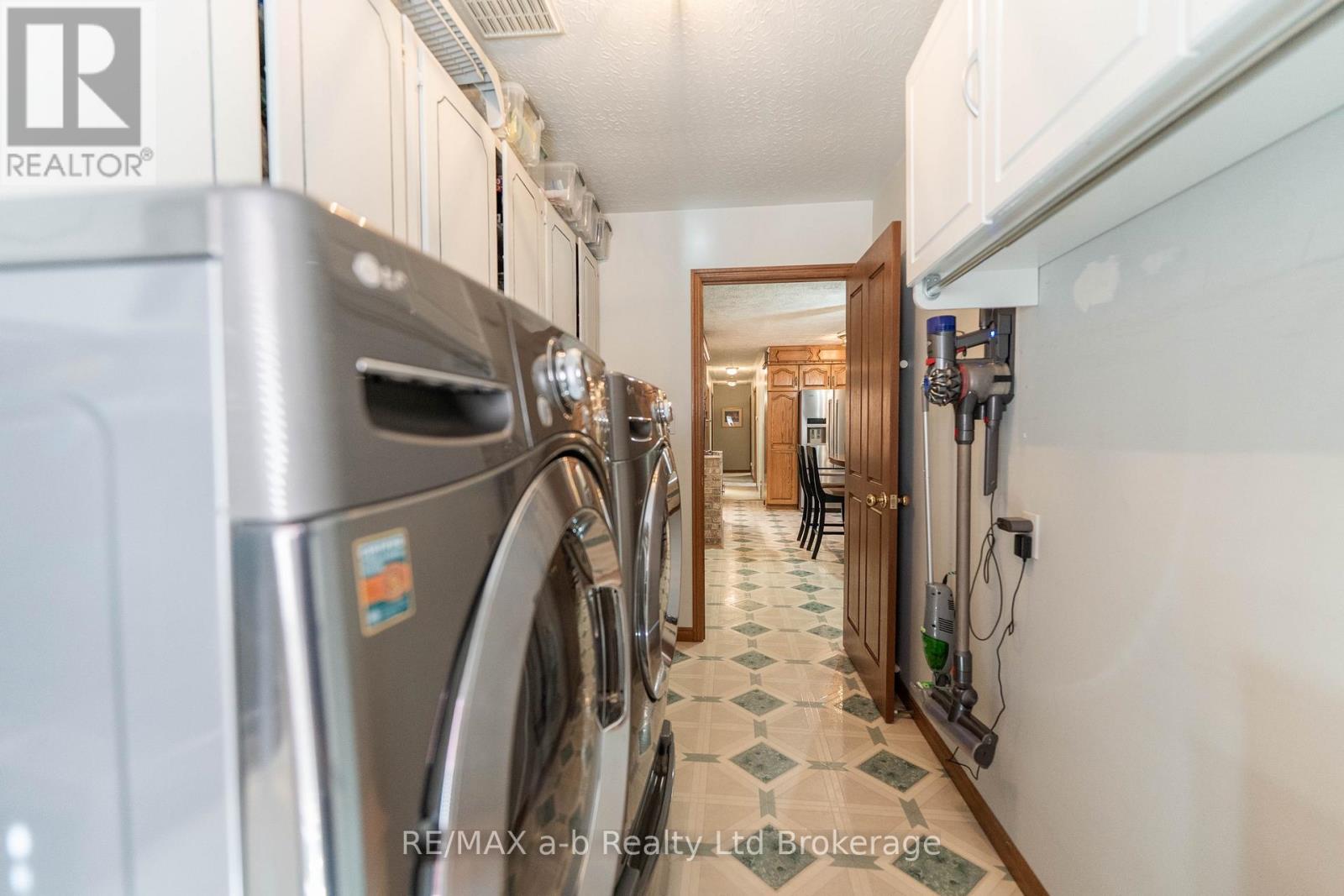 34 LORRAINE AVENUE - 25
