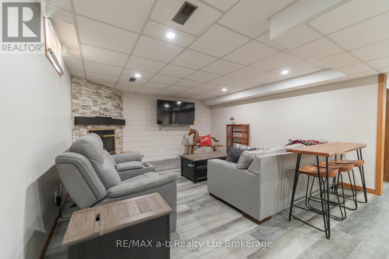 34 LORRAINE AVENUE - 26
