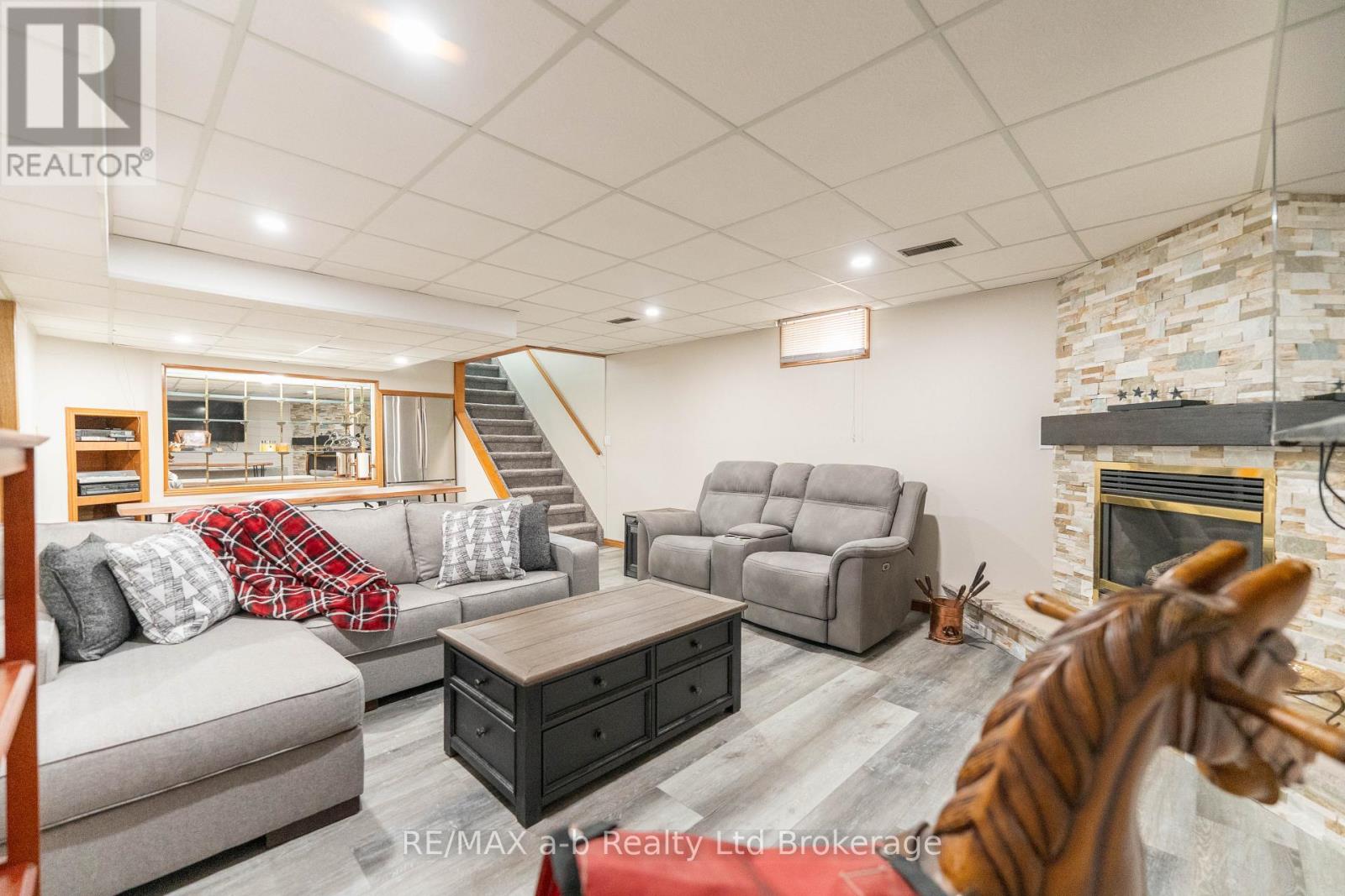 34 LORRAINE AVENUE - 28