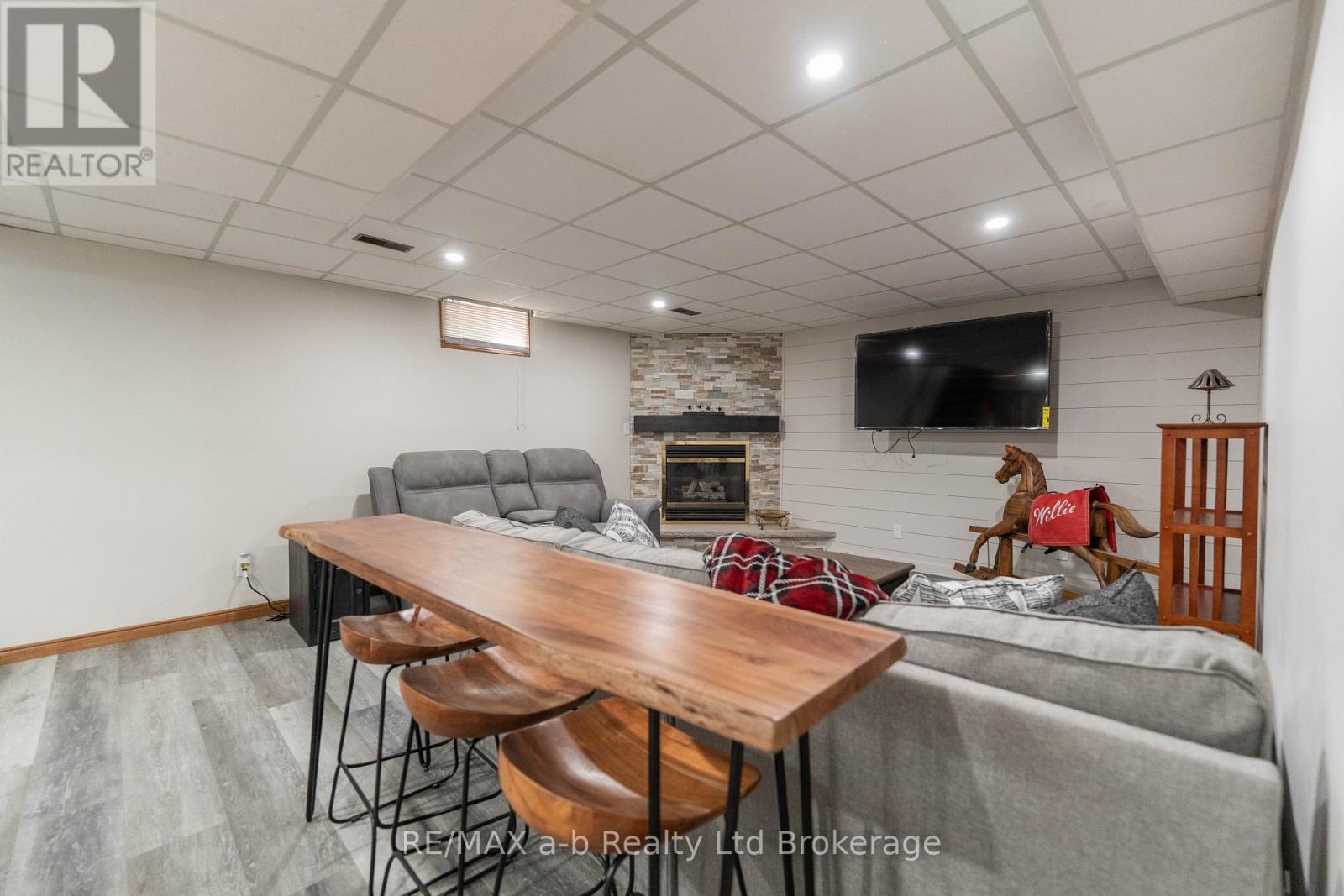 34 LORRAINE AVENUE - 30