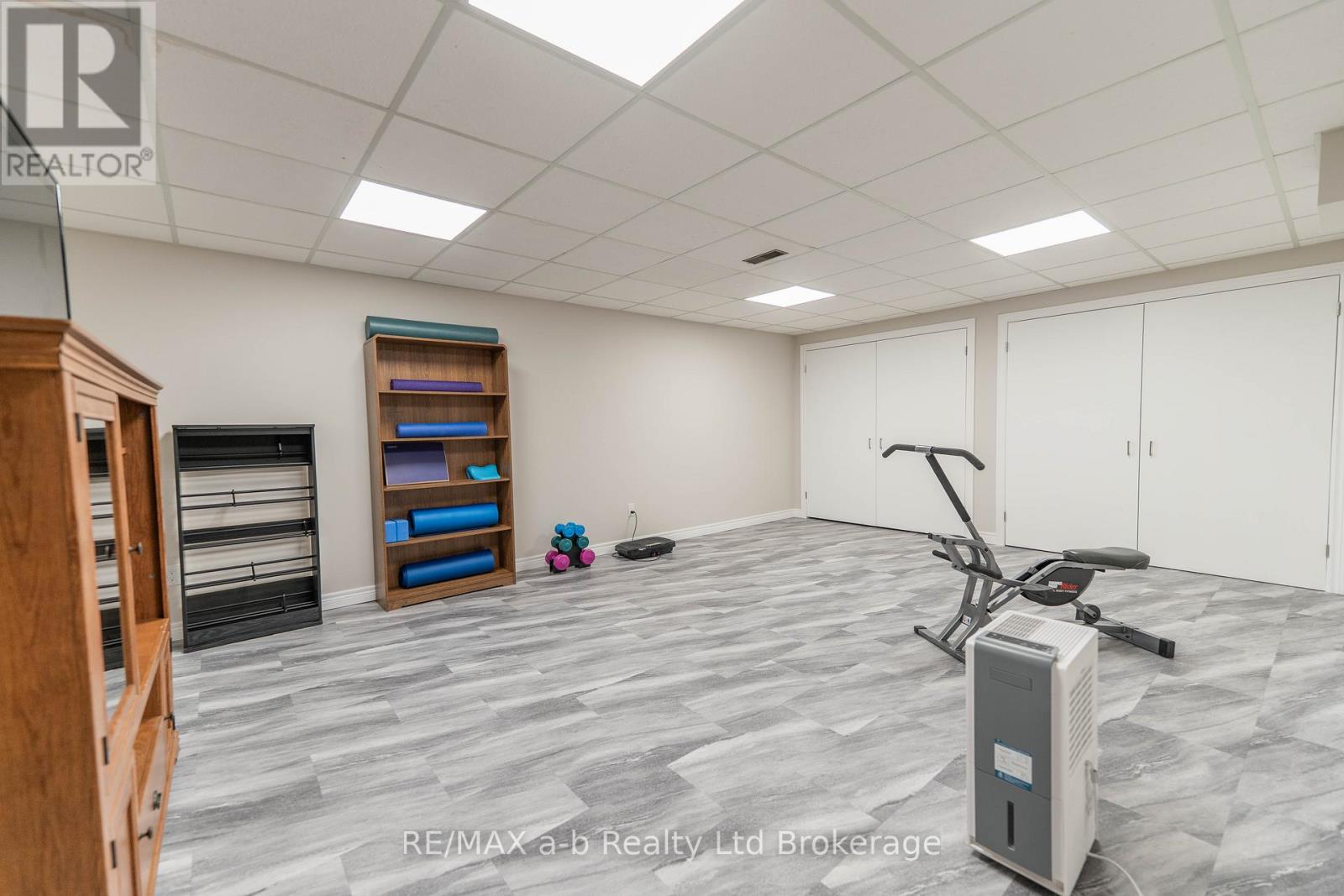 34 LORRAINE AVENUE - 32