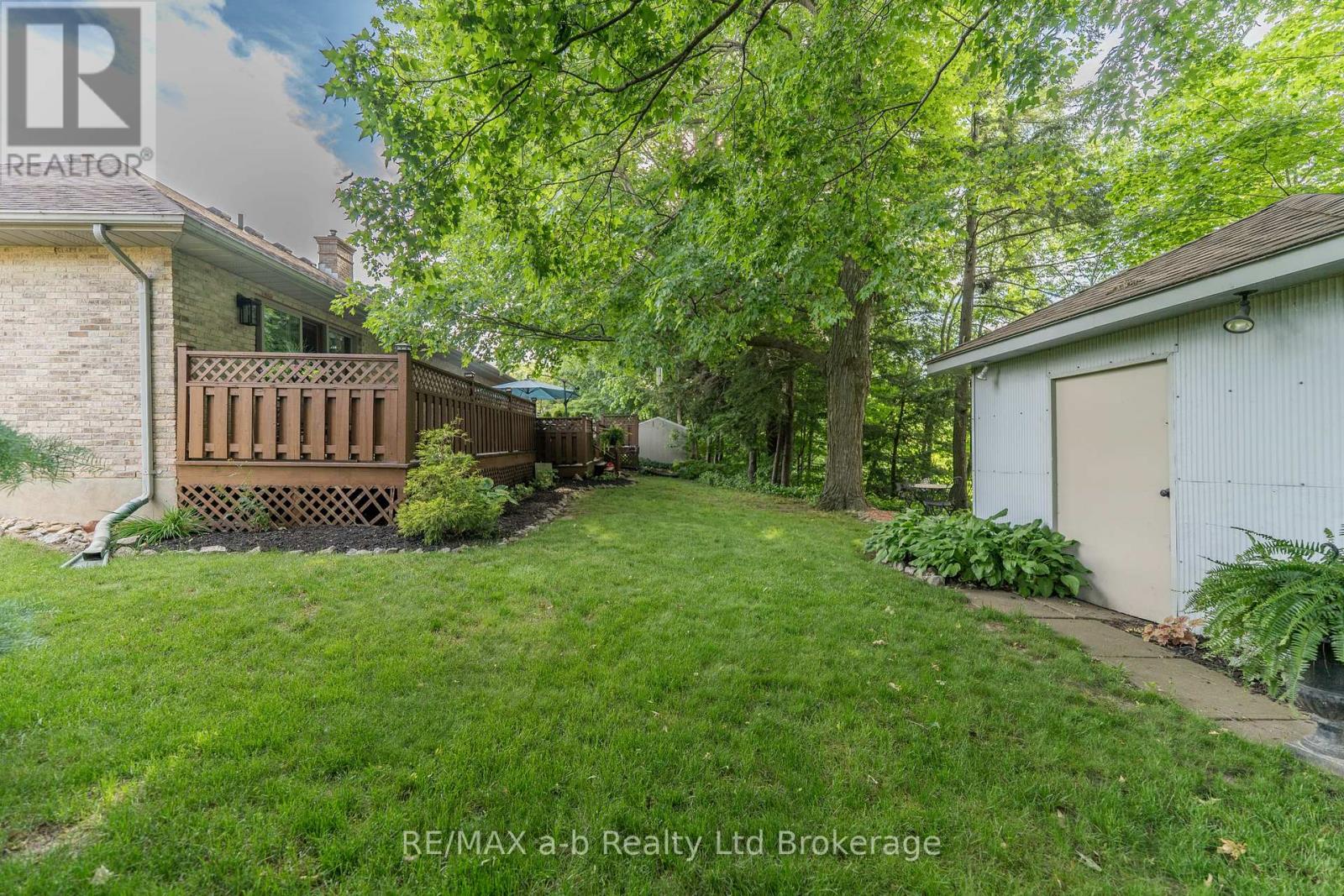 34 LORRAINE AVENUE - 33