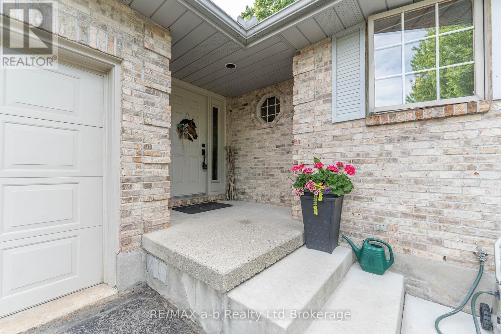34 LORRAINE AVENUE - 4