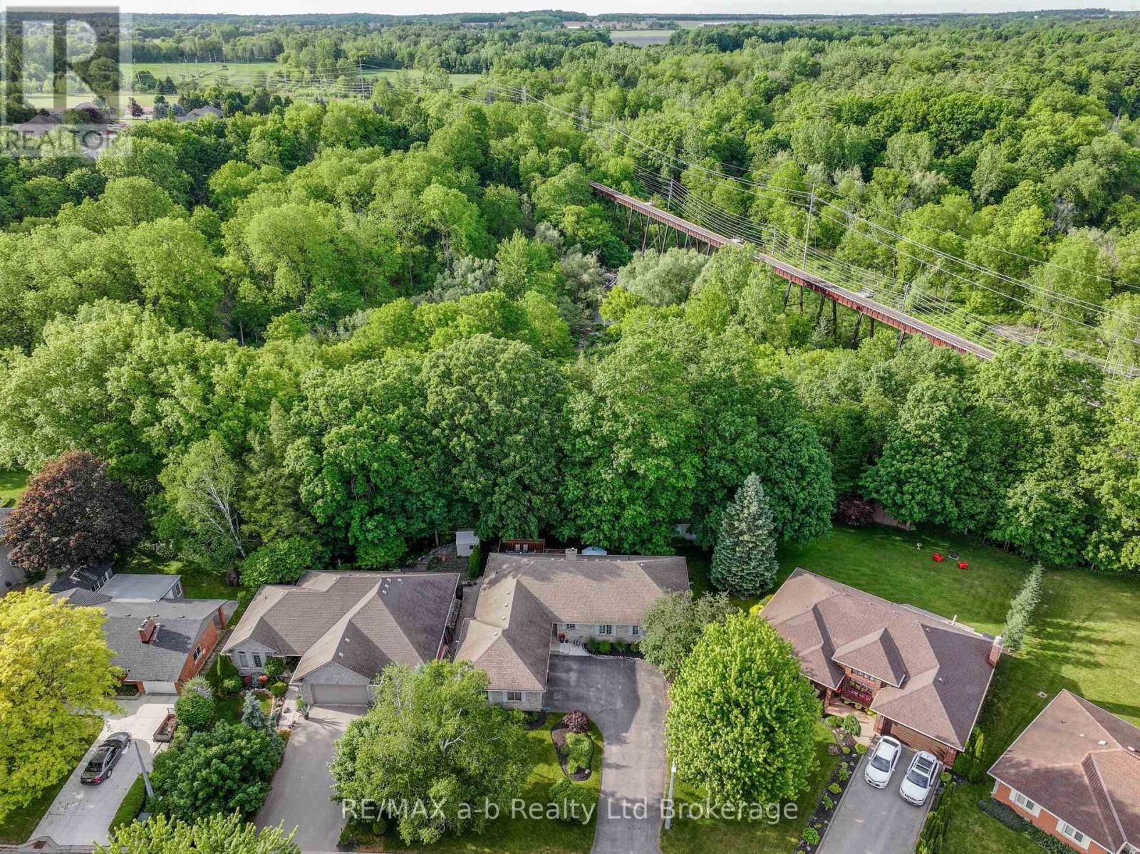 34 LORRAINE AVENUE - 42