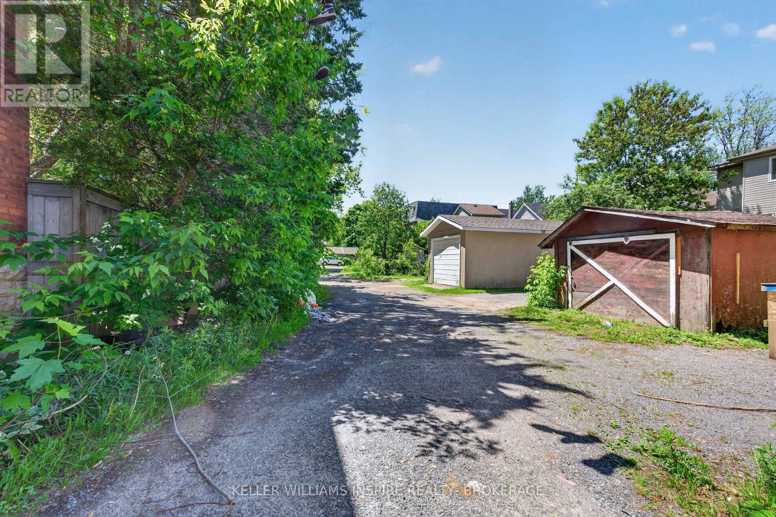 512 JOHNSON STREET - 35