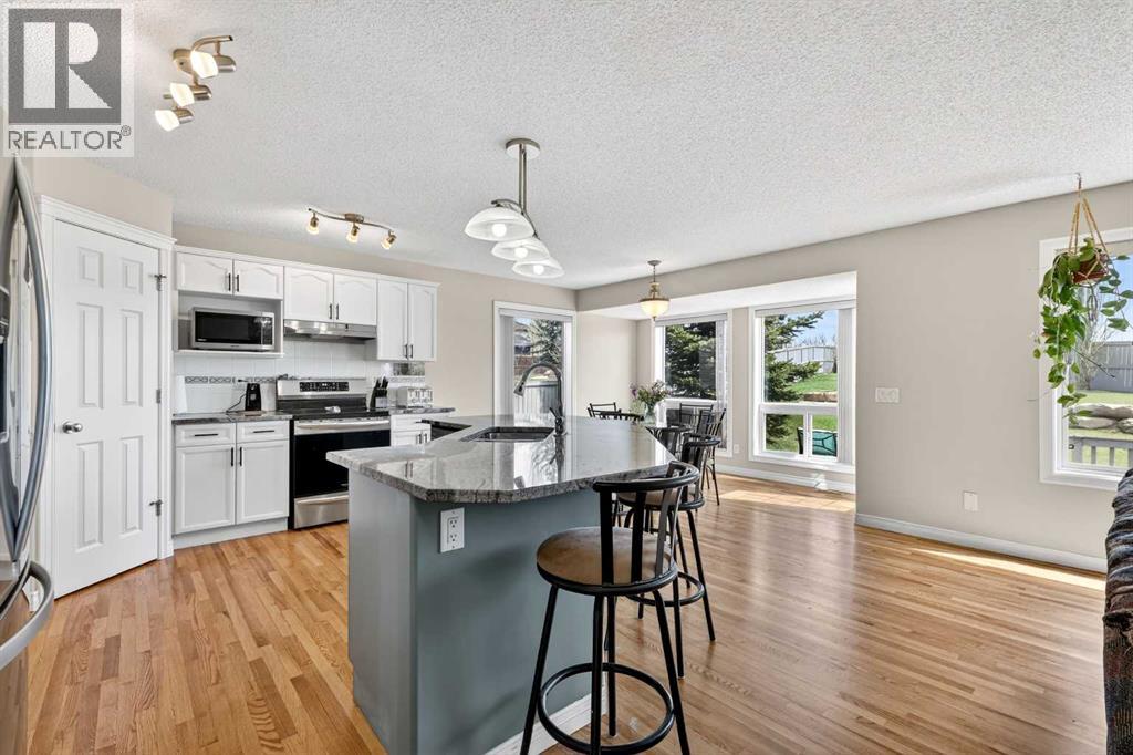 99 Evansmeade Crescent NW - 12