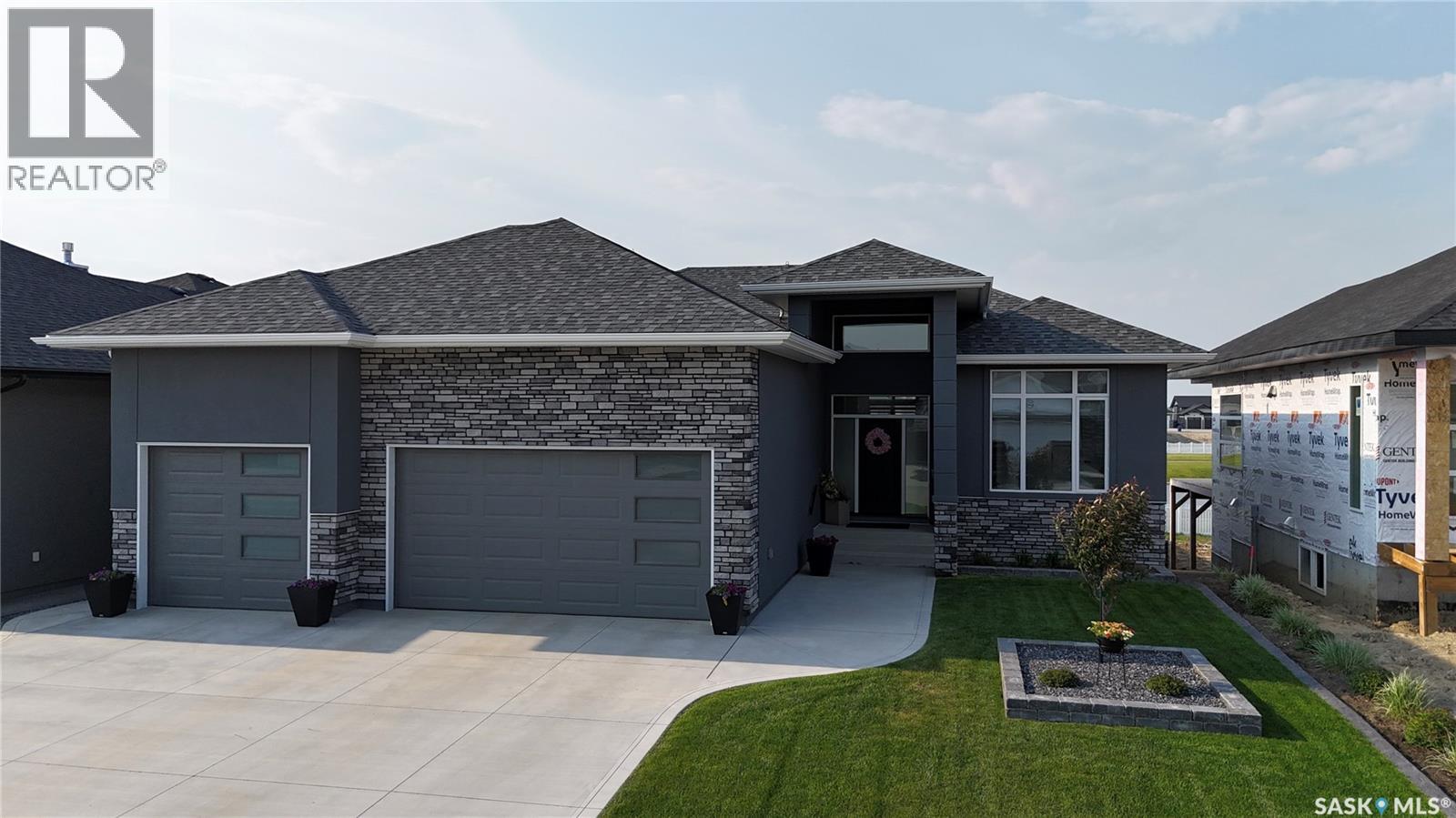 222 Albright CRESCENT - 1