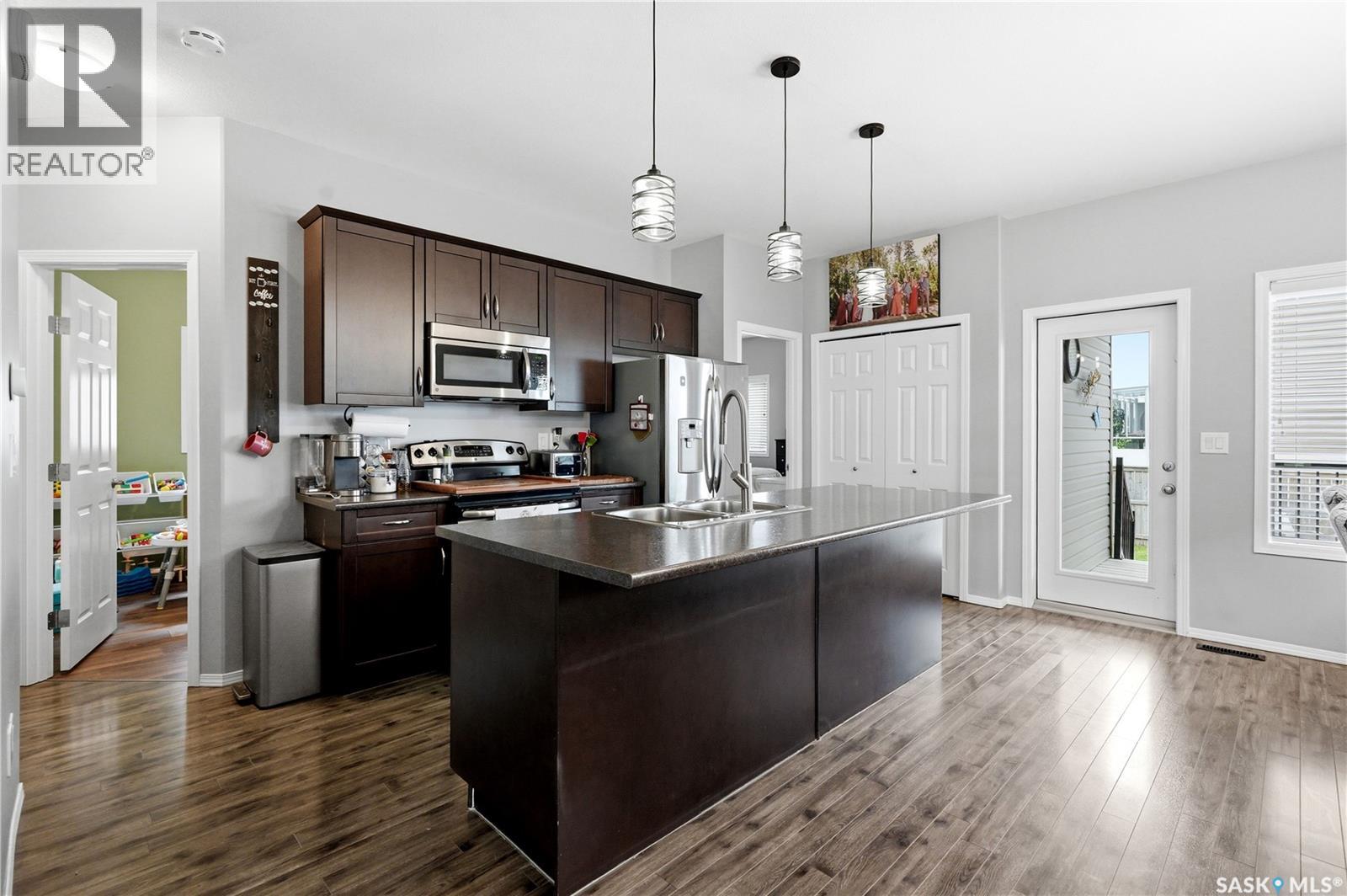 705 Gowan ROAD - 11