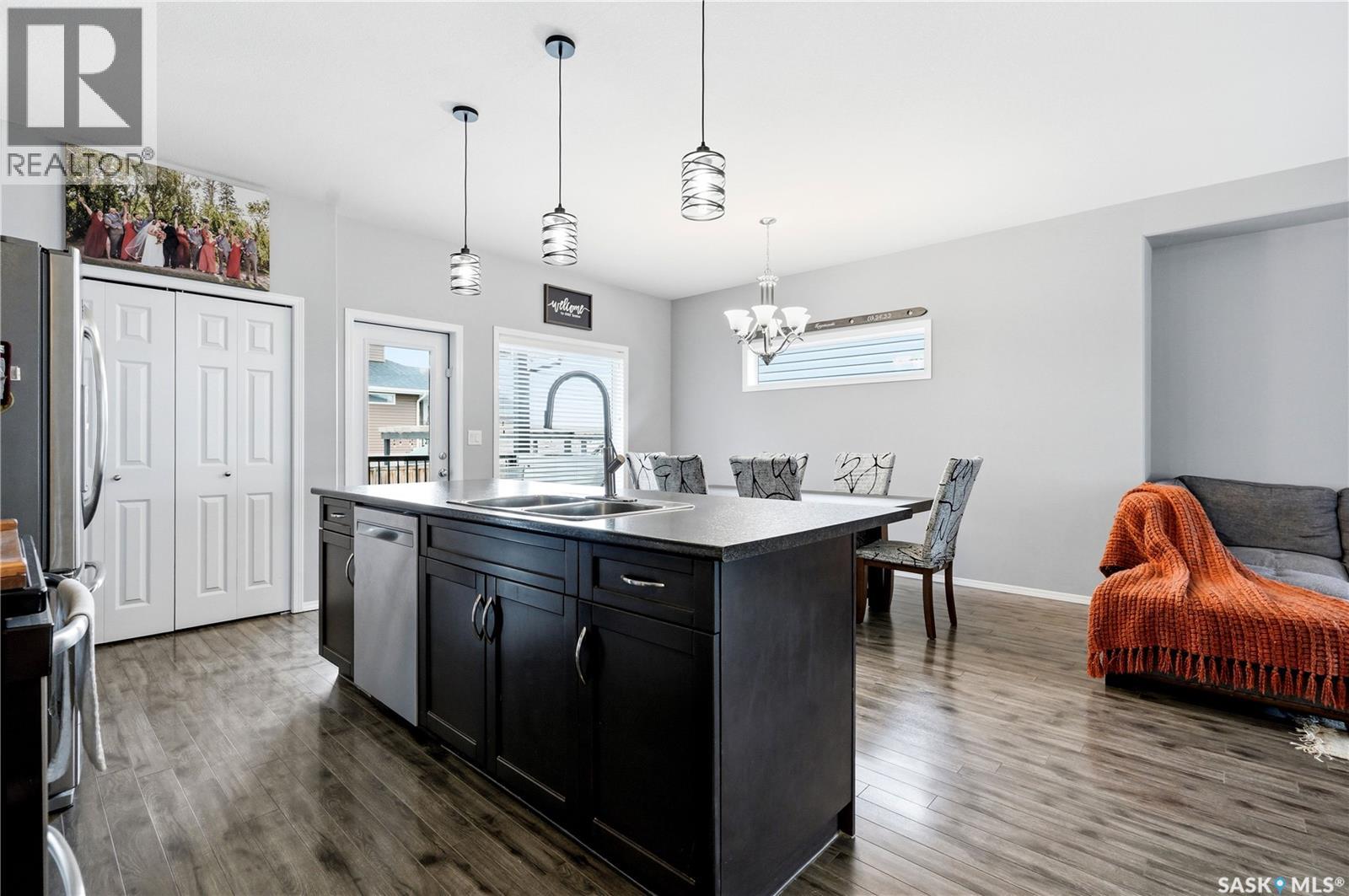 705 Gowan ROAD - 12