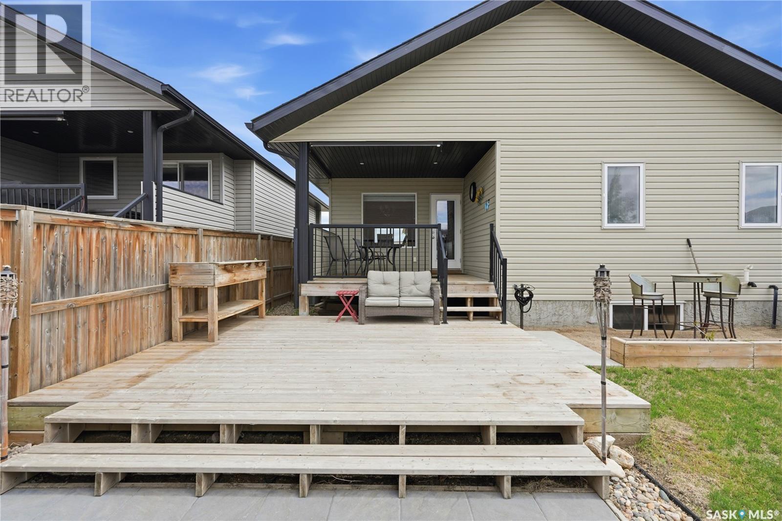 705 Gowan ROAD - 38