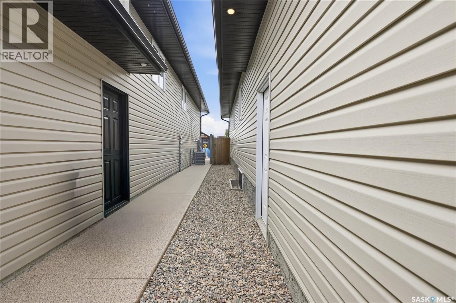 705 Gowan ROAD - 47