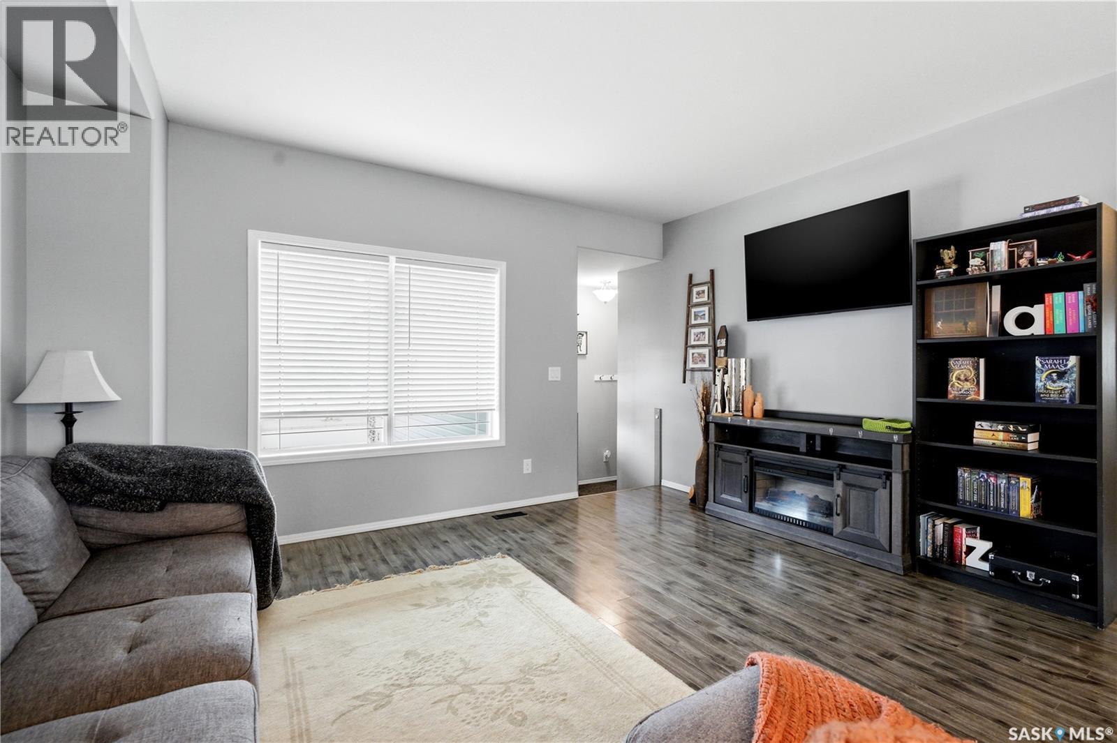 705 Gowan ROAD - 5