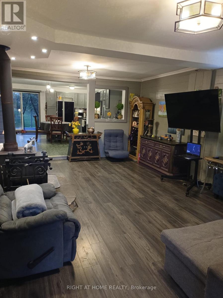 2323 LAKESHORE DRIVE - 19