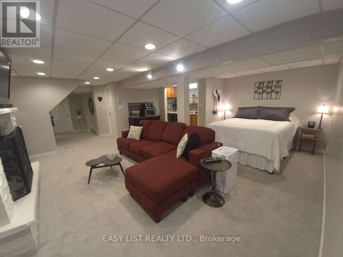 51 LYNDALE CRESCENT - 39