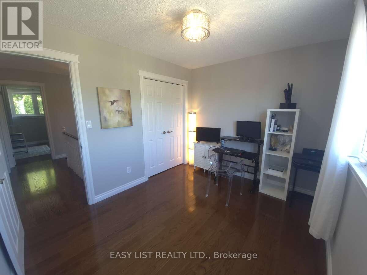 51 LYNDALE CRESCENT - 50