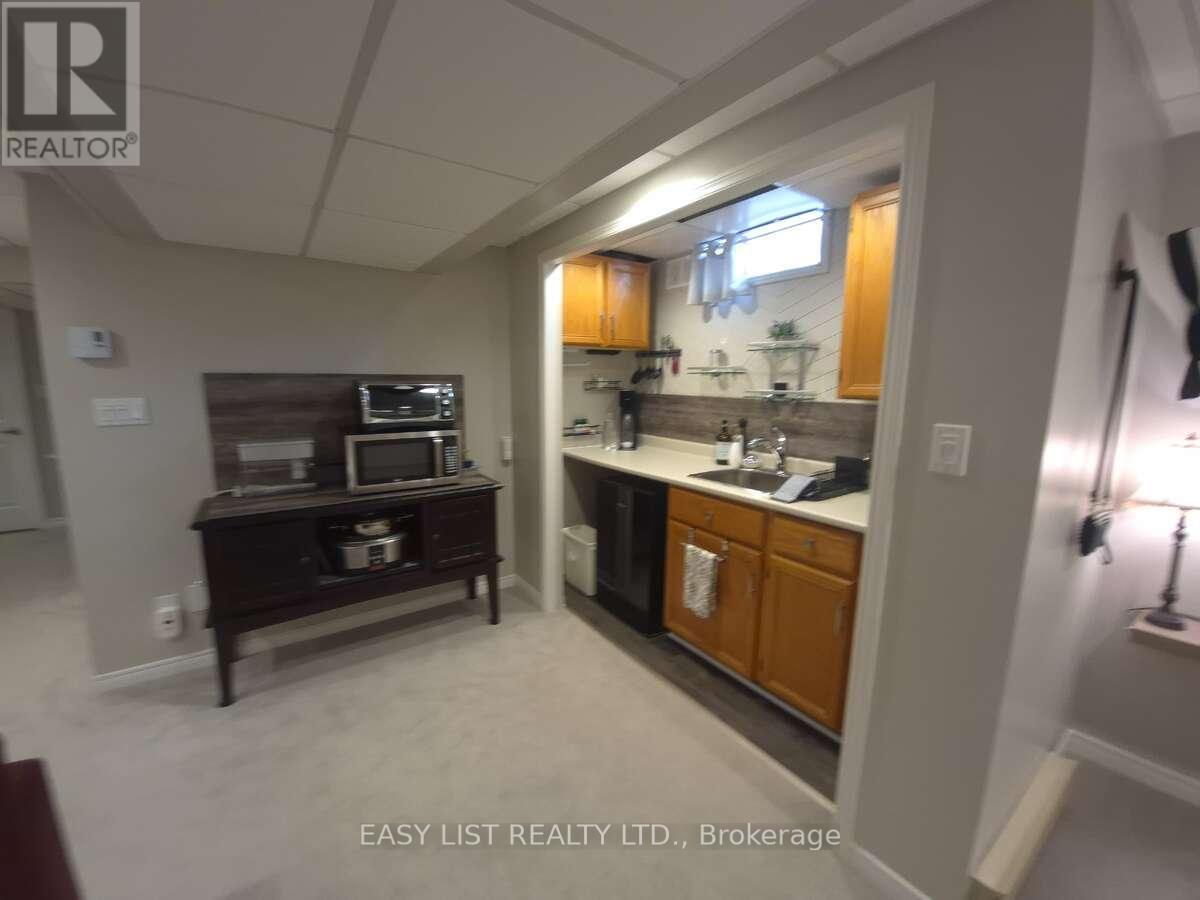 51 LYNDALE CRESCENT - 40