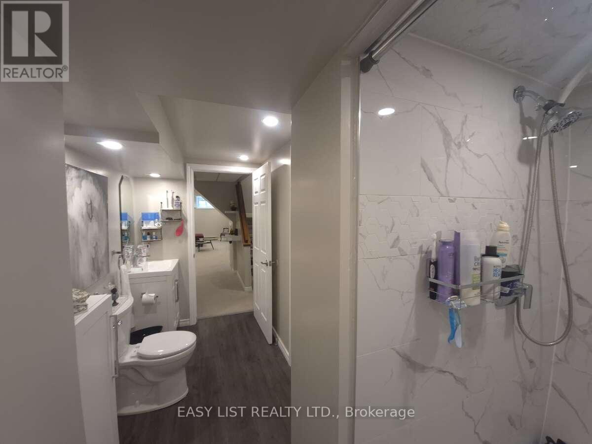 51 LYNDALE CRESCENT - 48