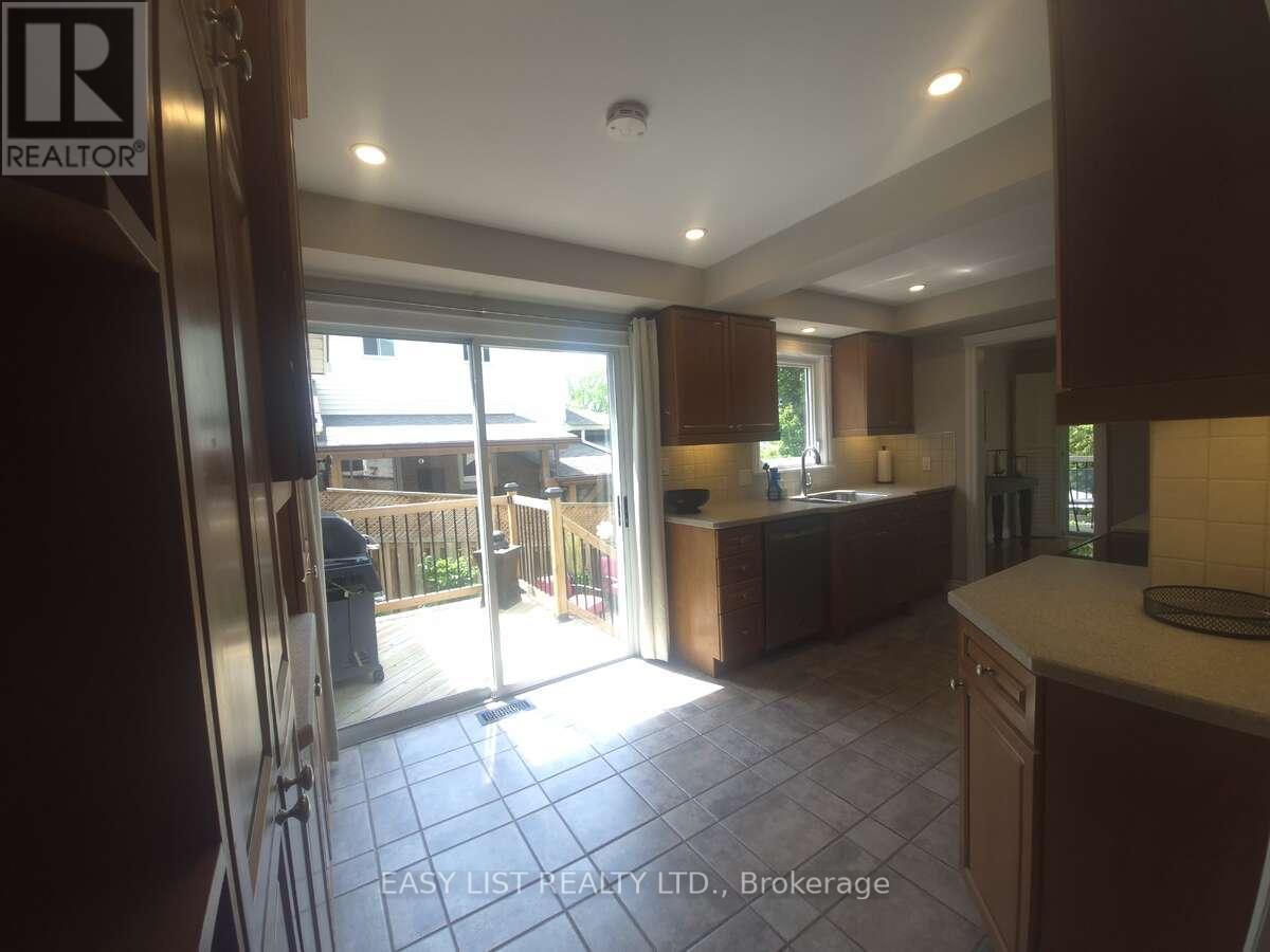 51 LYNDALE CRESCENT - 36