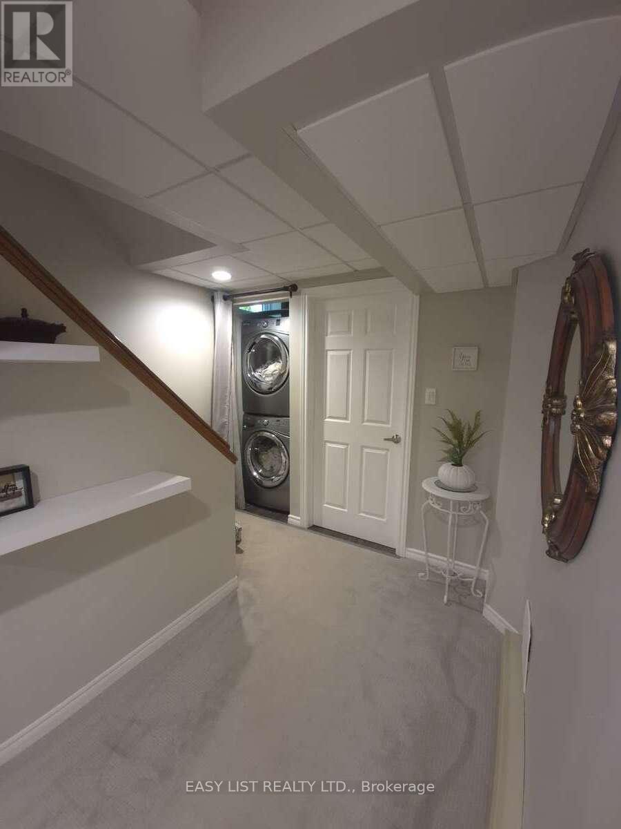 51 LYNDALE CRESCENT - 45