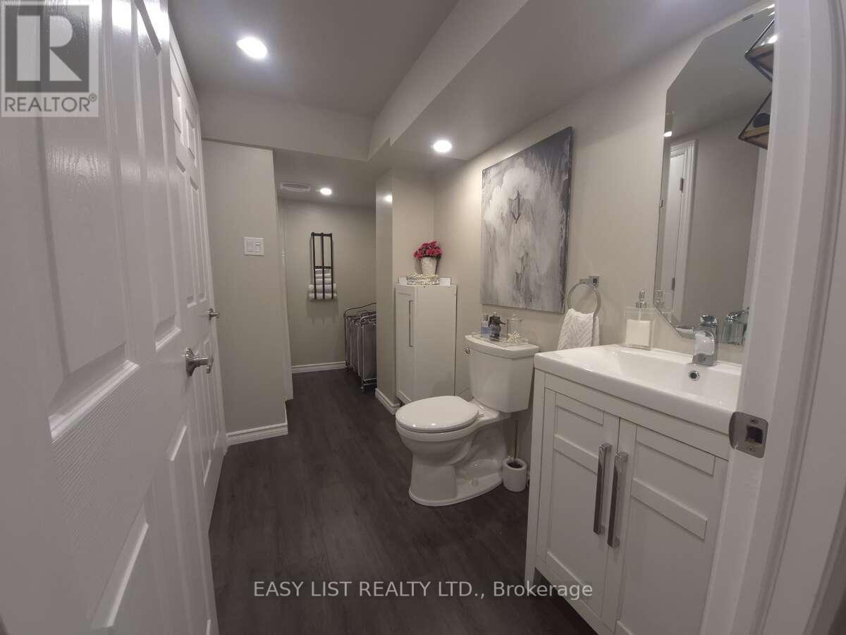 51 LYNDALE CRESCENT - 46