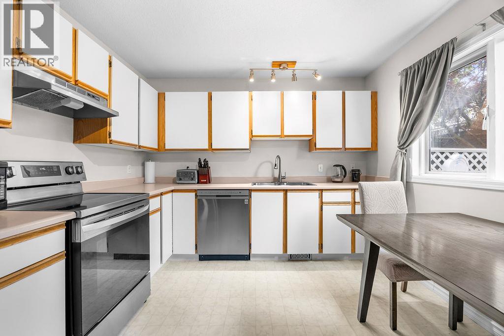 #UNIT E 4008 24 Avenue - 7