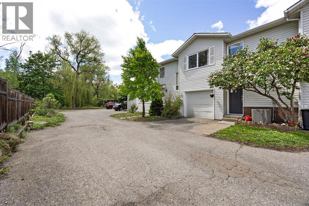 #UNIT E 4008 24 Avenue - 34