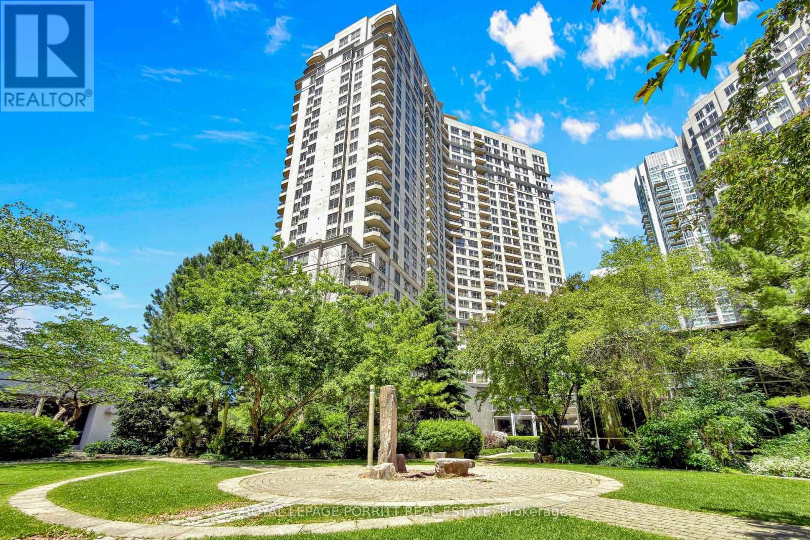 #927 3888 DUKE OF YORK BOULEVARD - 1