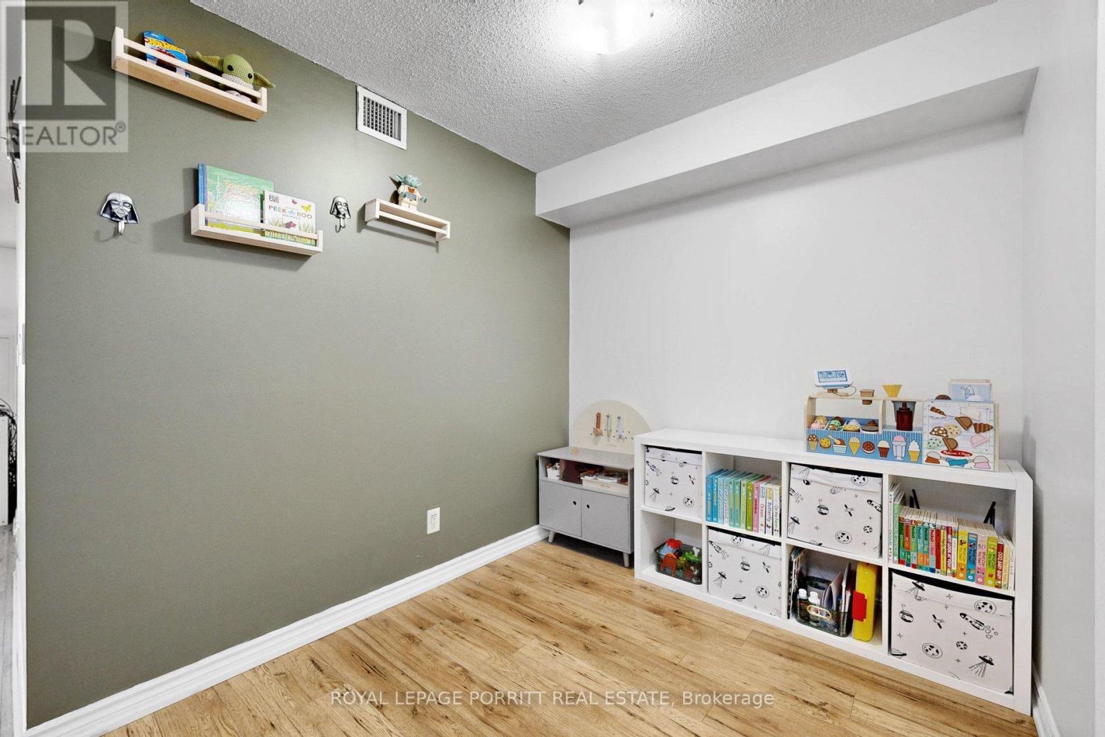 #927 3888 DUKE OF YORK BOULEVARD - 10