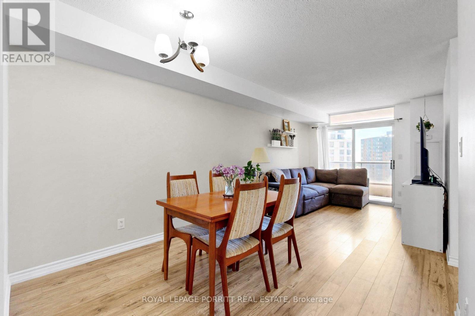#927 3888 DUKE OF YORK BOULEVARD - 12