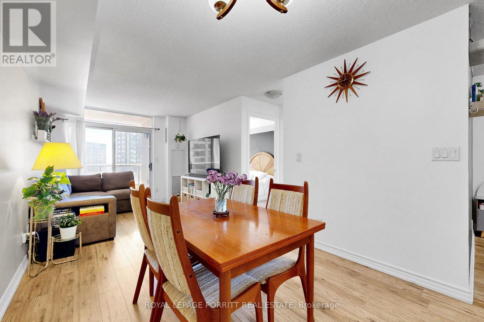 #927 3888 DUKE OF YORK BOULEVARD - 13