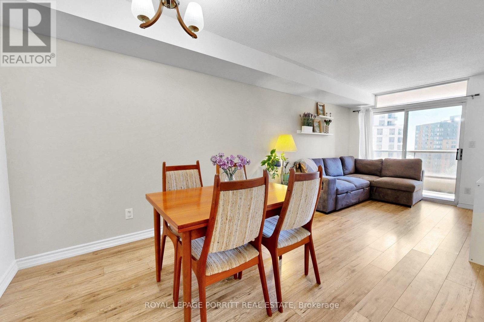 #927 3888 DUKE OF YORK BOULEVARD - 14