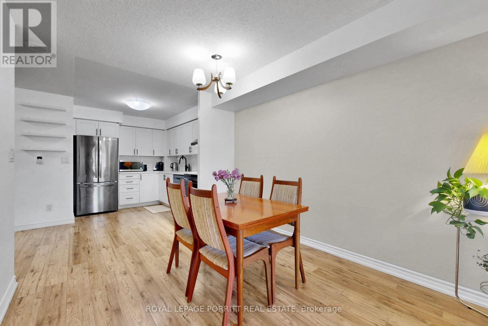 #927 3888 DUKE OF YORK BOULEVARD - 15