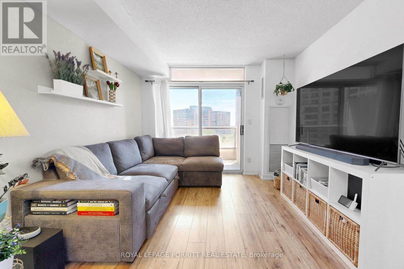 #927 3888 DUKE OF YORK BOULEVARD - 17