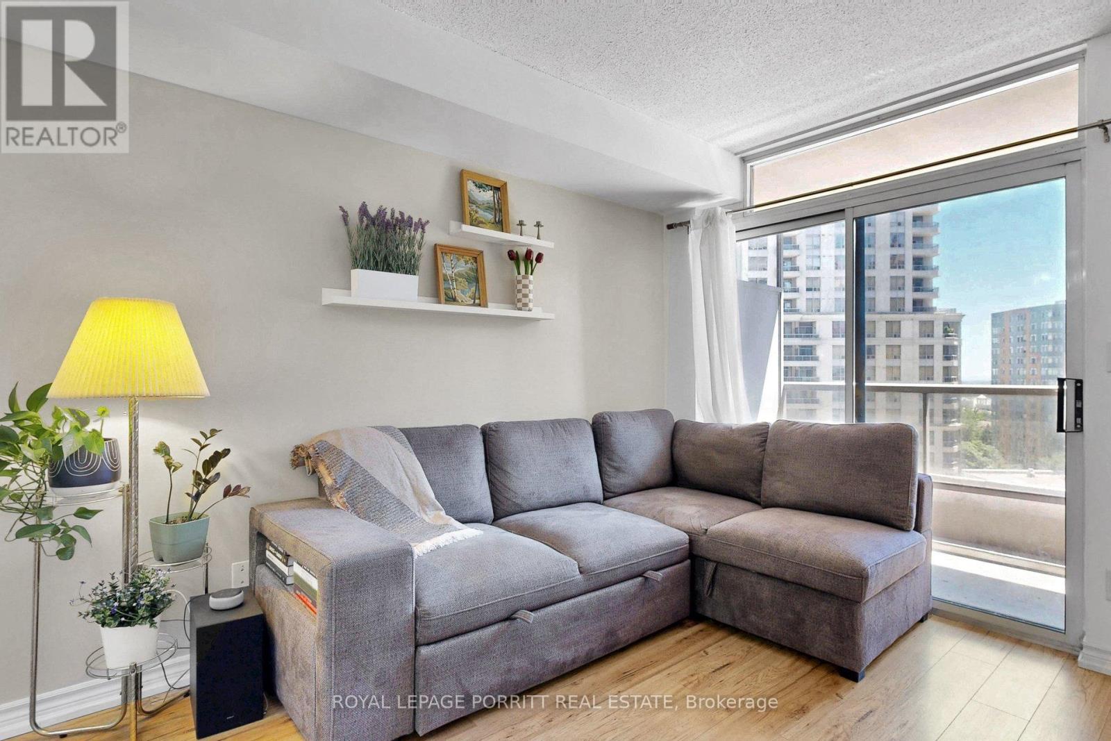 #927 3888 DUKE OF YORK BOULEVARD - 18