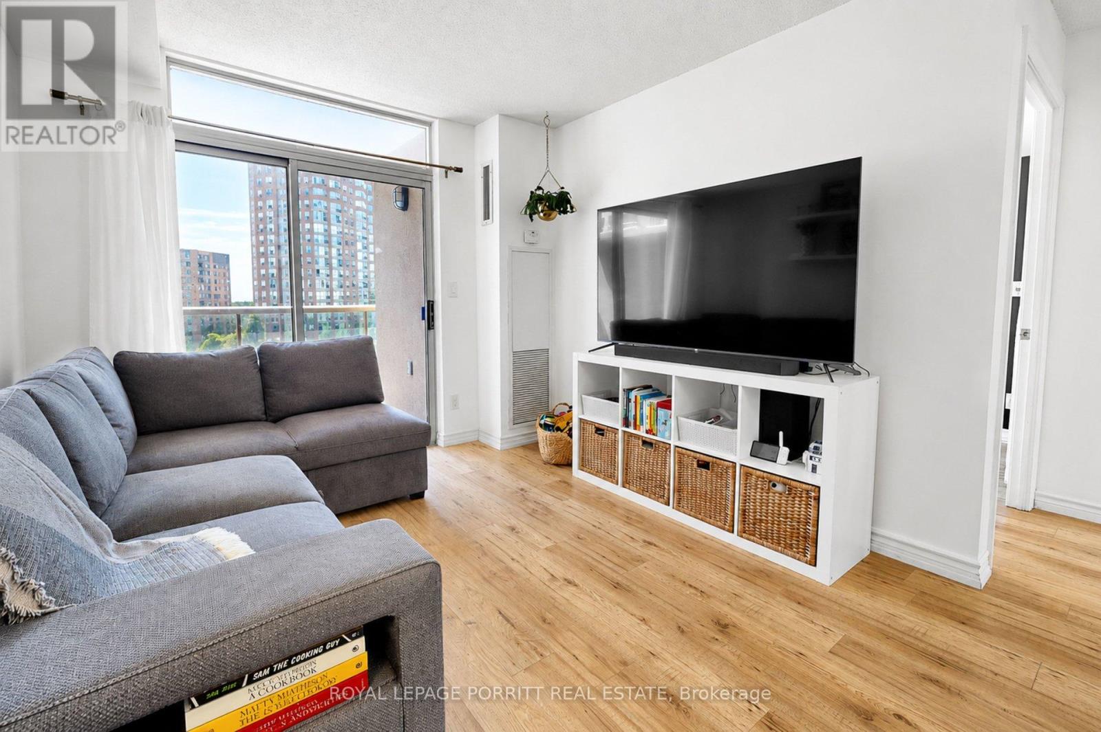 #927 3888 DUKE OF YORK BOULEVARD - 19