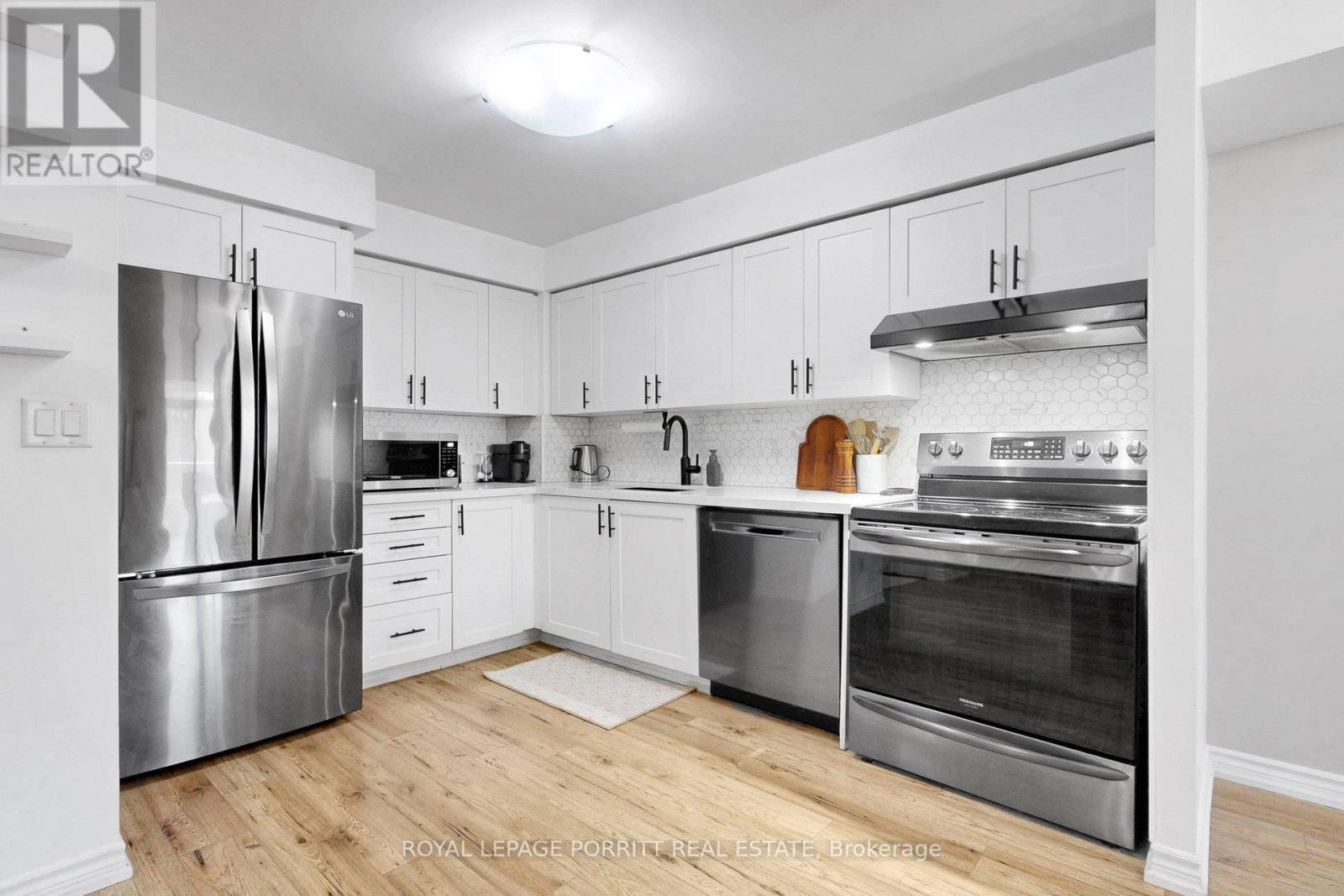 #927 3888 DUKE OF YORK BOULEVARD - 2